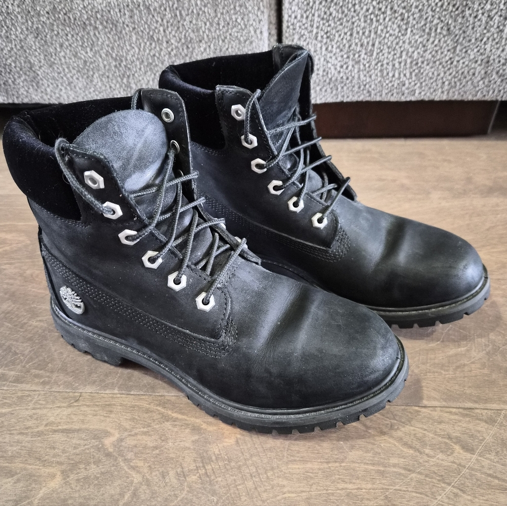 Timberland women's 6-inch premium boots in black velvet, model TB0A1KHH